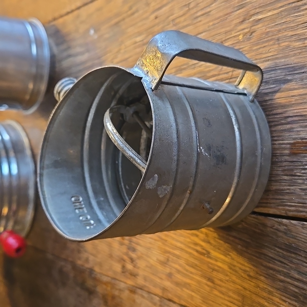 Vintage Metal Measuring Cups Set - Picture 10 of 11